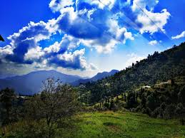 uttarakhand village Kanatal, an Uttarakhand village that feels like a peaceful paradise above the clouds with serene Himalayan views".